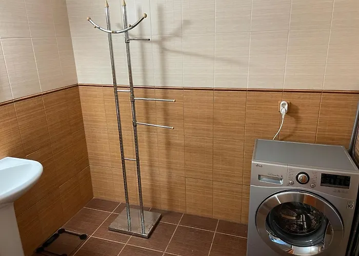 Rueuetli Center アパート パルヌ